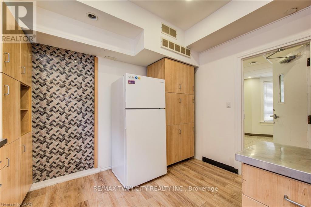 19 Schneider Avenue, Kitchener, Ontario  N2G 1K7 - Photo 11 - X12558290