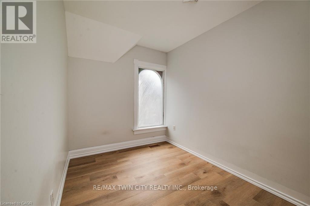 19 Schneider Avenue, Kitchener, Ontario  N2G 1K7 - Photo 18 - X12558290