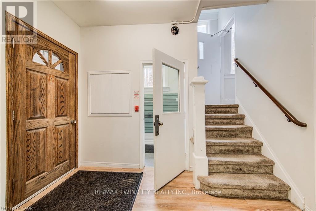 19 Schneider Avenue, Kitchener, Ontario  N2G 1K7 - Photo 3 - X12558290