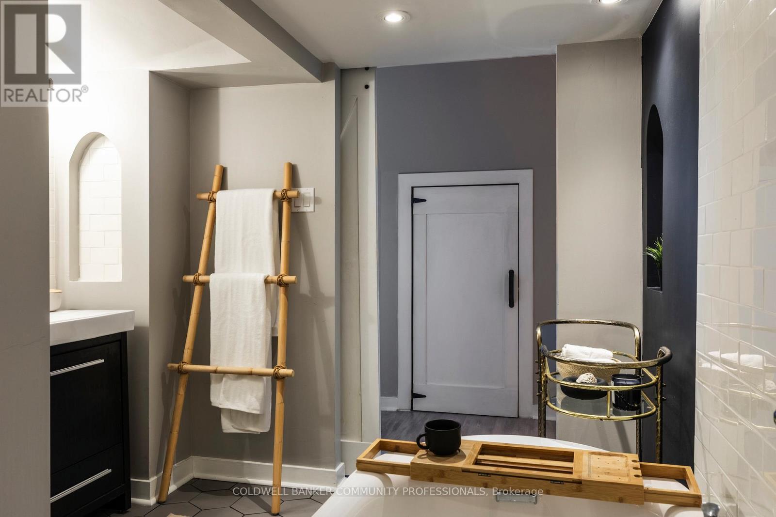 62 Cloverdale Avenue, Hamilton, Ontario  L8K 4M1 - Photo 41 - X12558322