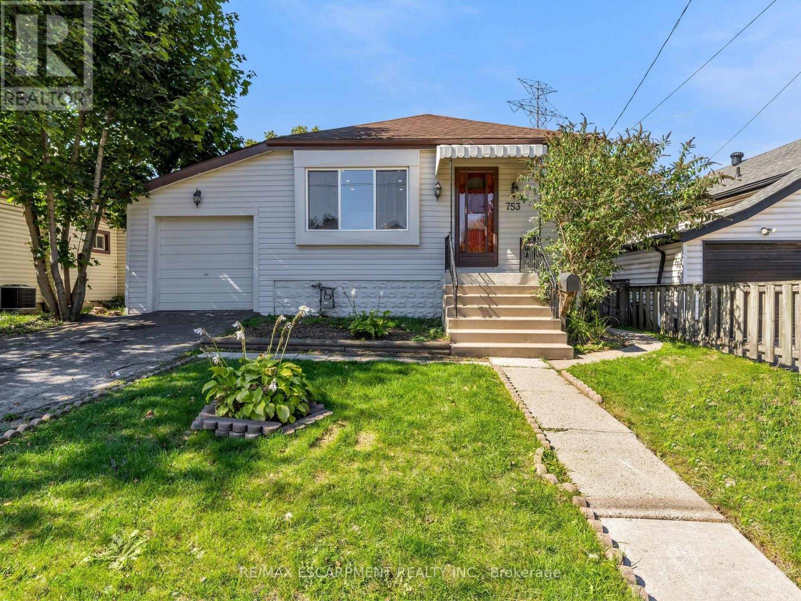 753 Burgess Avenue, Hamilton, Ontario  L8H 6J5 - Photo 2 - X12558346