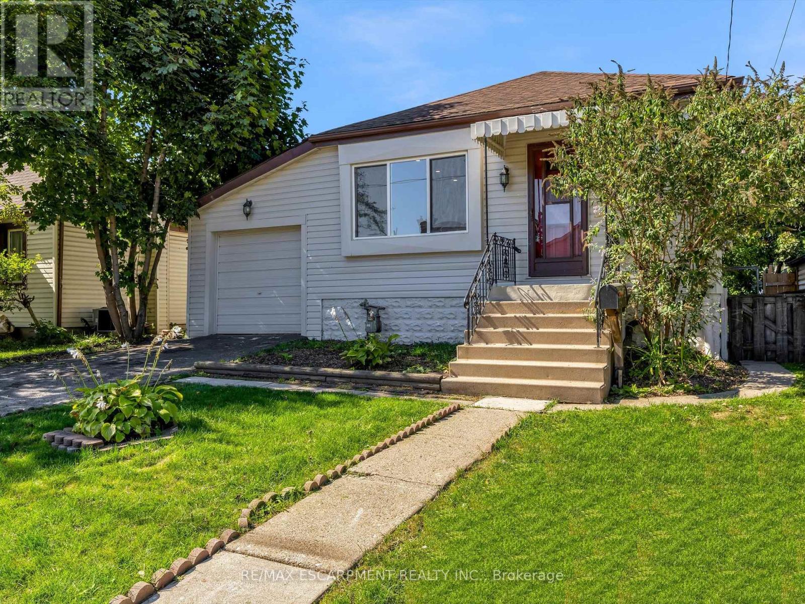 753 Burgess Avenue, Hamilton, Ontario  L8H 6J5 - Photo 4 - X12558346