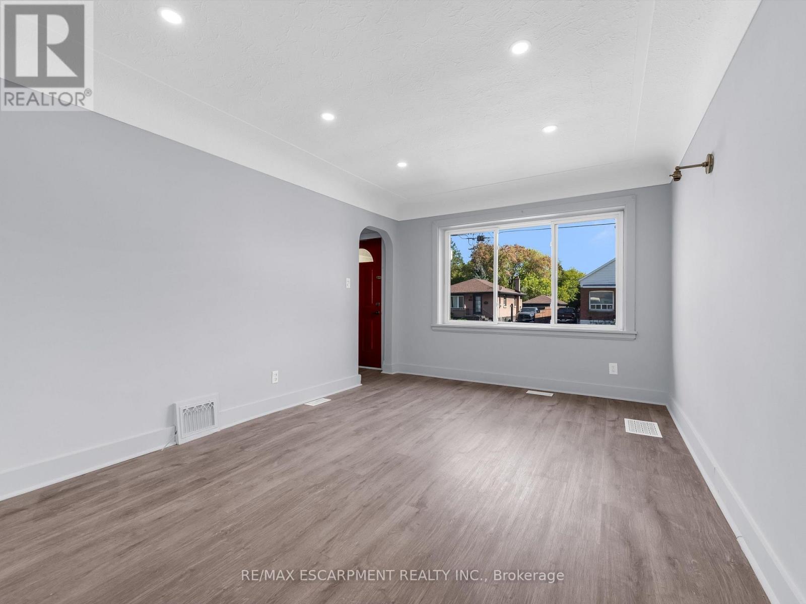 753 Burgess Avenue, Hamilton, Ontario  L8H 6J5 - Photo 6 - X12558346