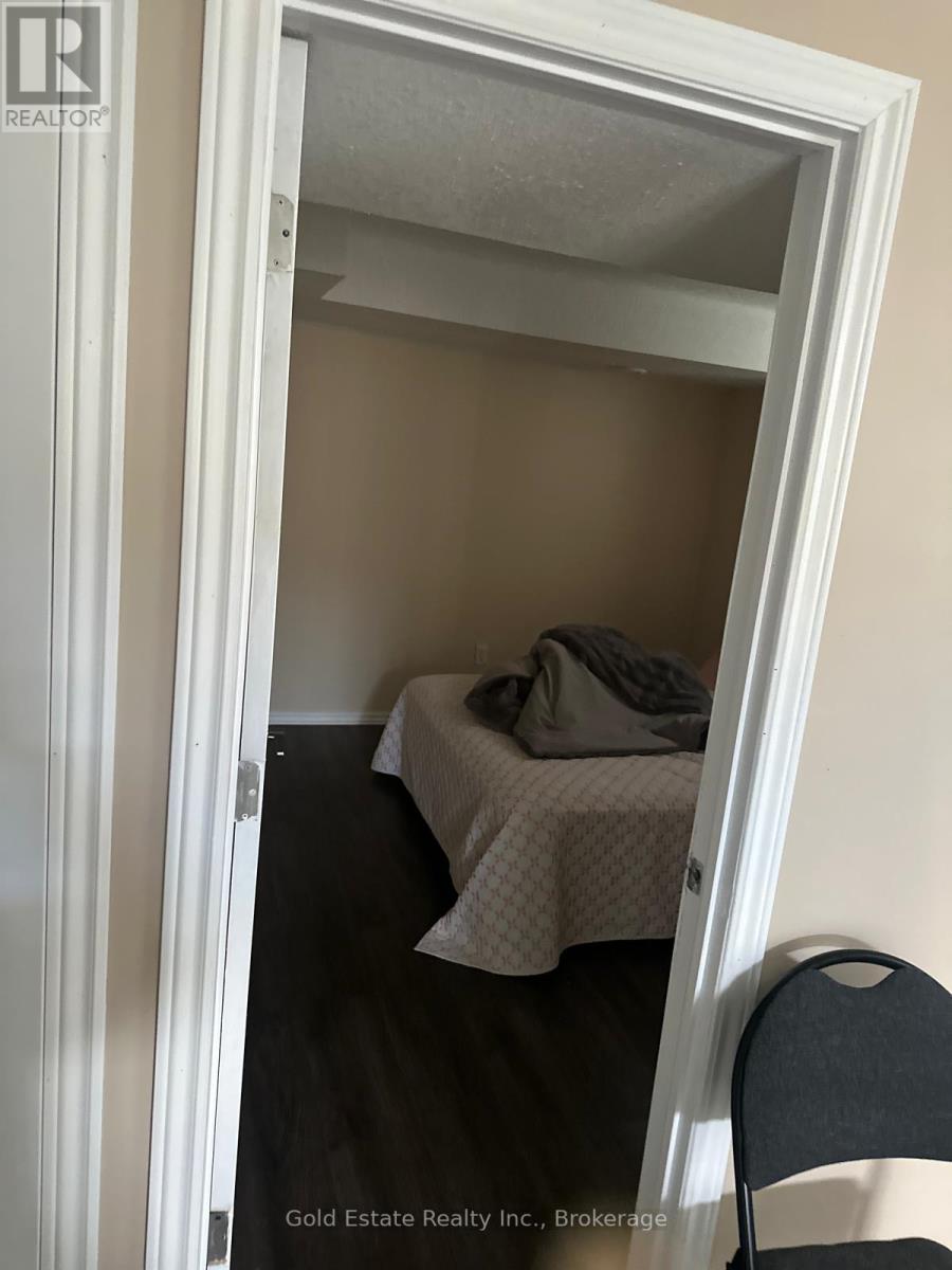 207 Otterbein Road, Kitchener, Ontario  N2B 0A8 - Photo 10 - X12558372