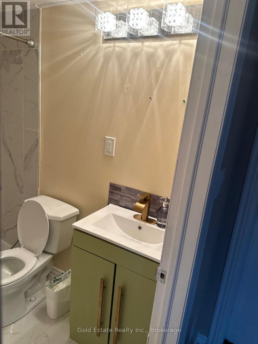 207 Otterbein Road, Kitchener, Ontario  N2B 0A8 - Photo 12 - X12558372