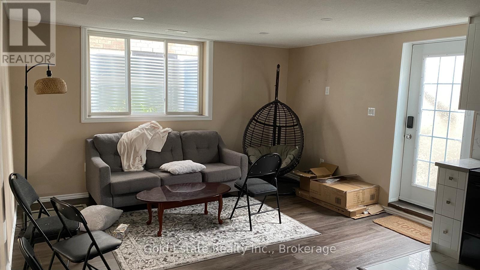 207 Otterbein Road, Kitchener, Ontario  N2B 0A8 - Photo 4 - X12558372