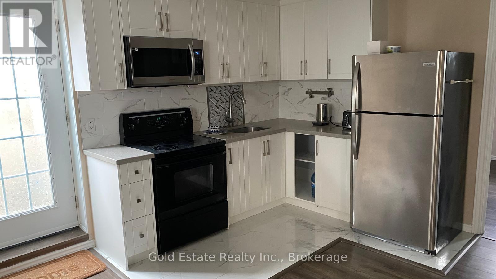 207 Otterbein Road, Kitchener, Ontario  N2B 0A8 - Photo 6 - X12558372