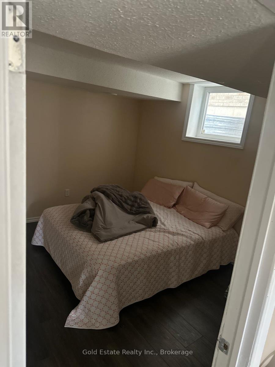 207 Otterbein Road, Kitchener, Ontario  N2B 0A8 - Photo 7 - X12558372