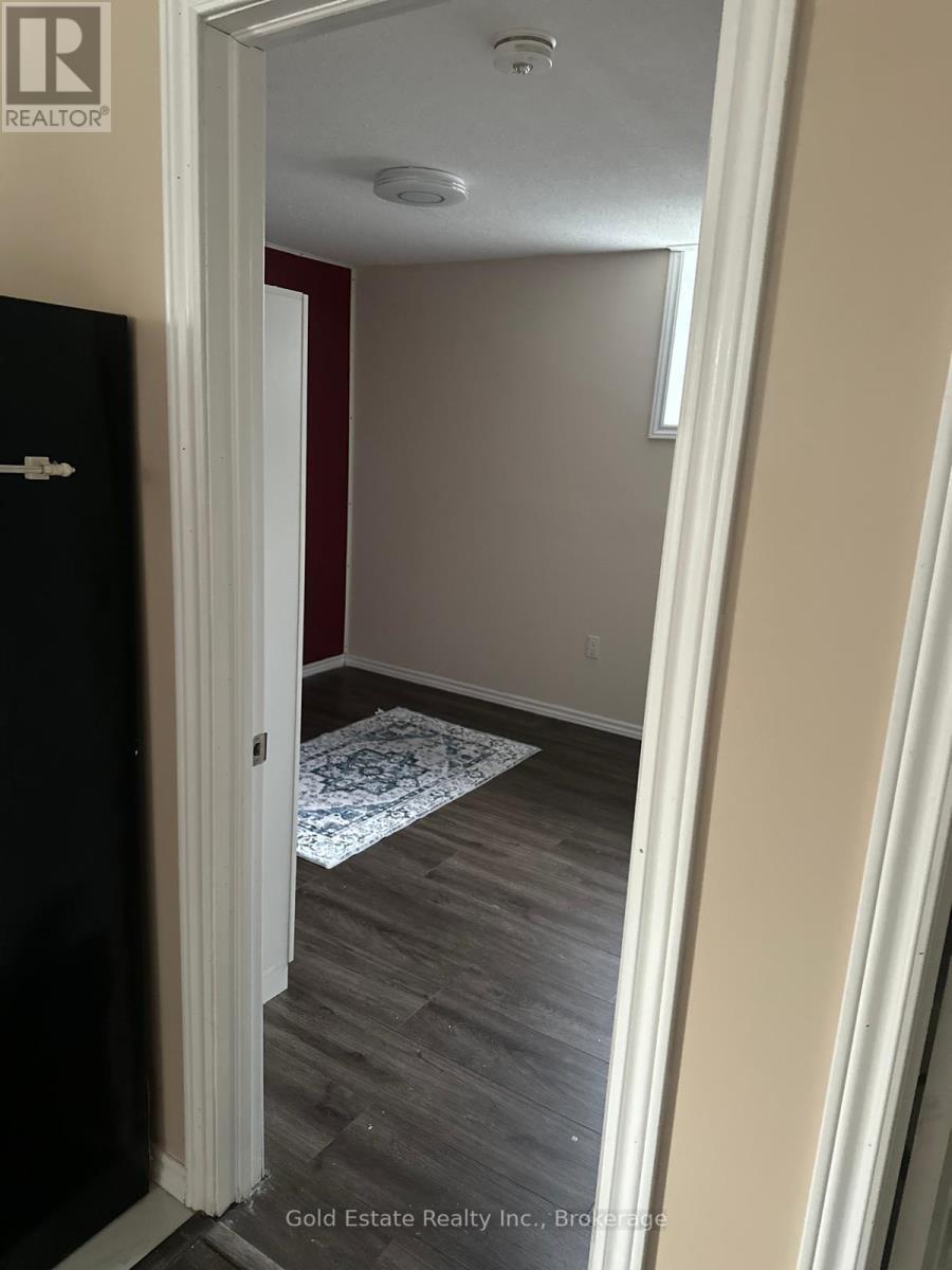 207 Otterbein Road, Kitchener, Ontario  N2B 0A8 - Photo 8 - X12558372