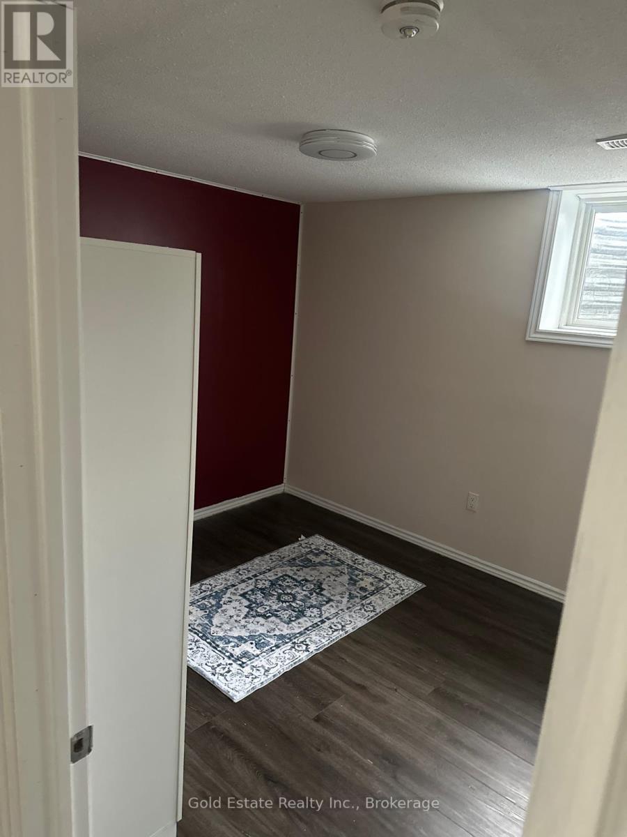 207 Otterbein Road, Kitchener, Ontario  N2B 0A8 - Photo 9 - X12558372