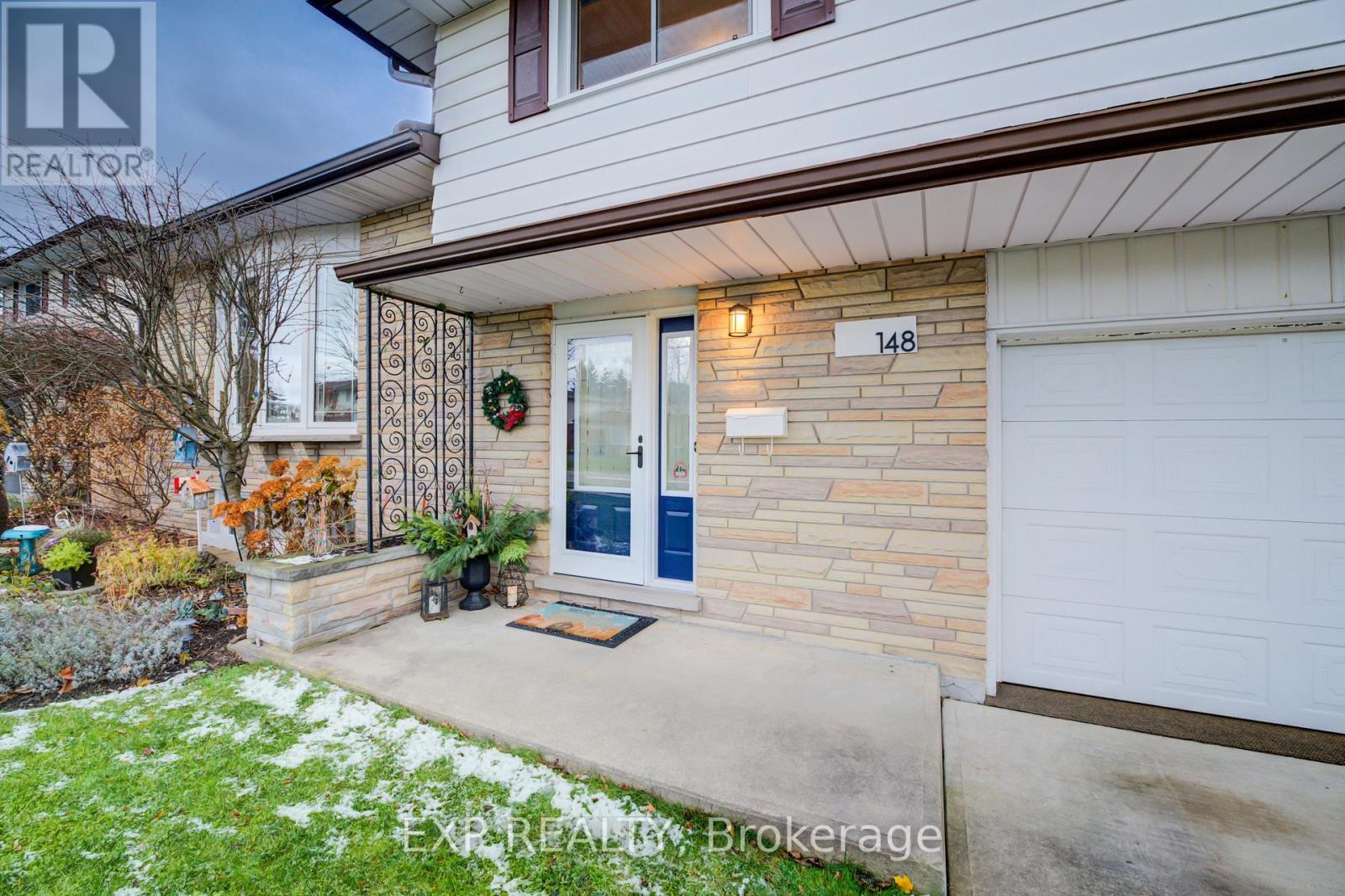 148 Strathcona Crescent, Kitchener, Ontario  N2B 2W9 - Photo 4 - X12558404