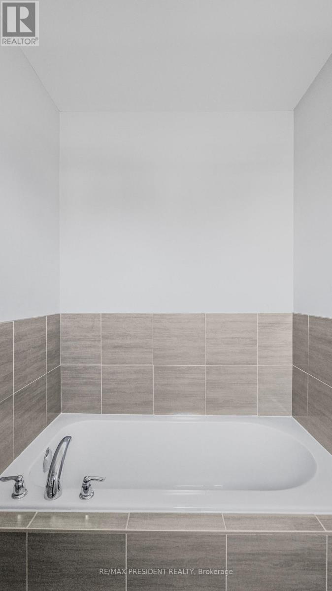 28 Mclaughlin Street, Welland, Ontario  L3B 0J8 - Photo 17 - X12558422