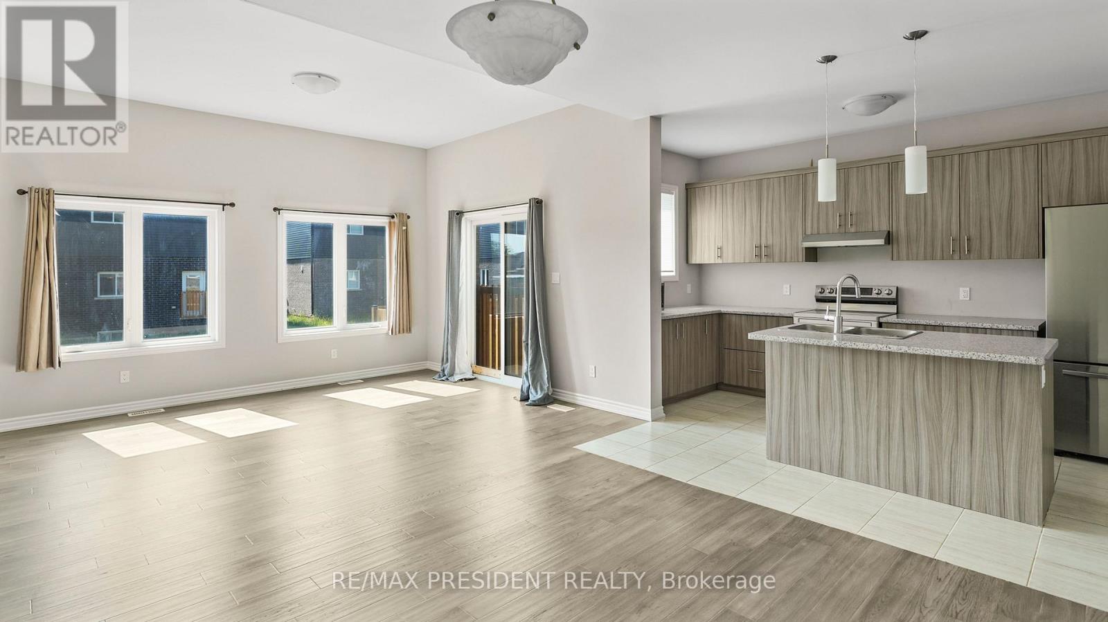 28 Mclaughlin Street, Welland, Ontario  L3B 0J8 - Photo 4 - X12558422