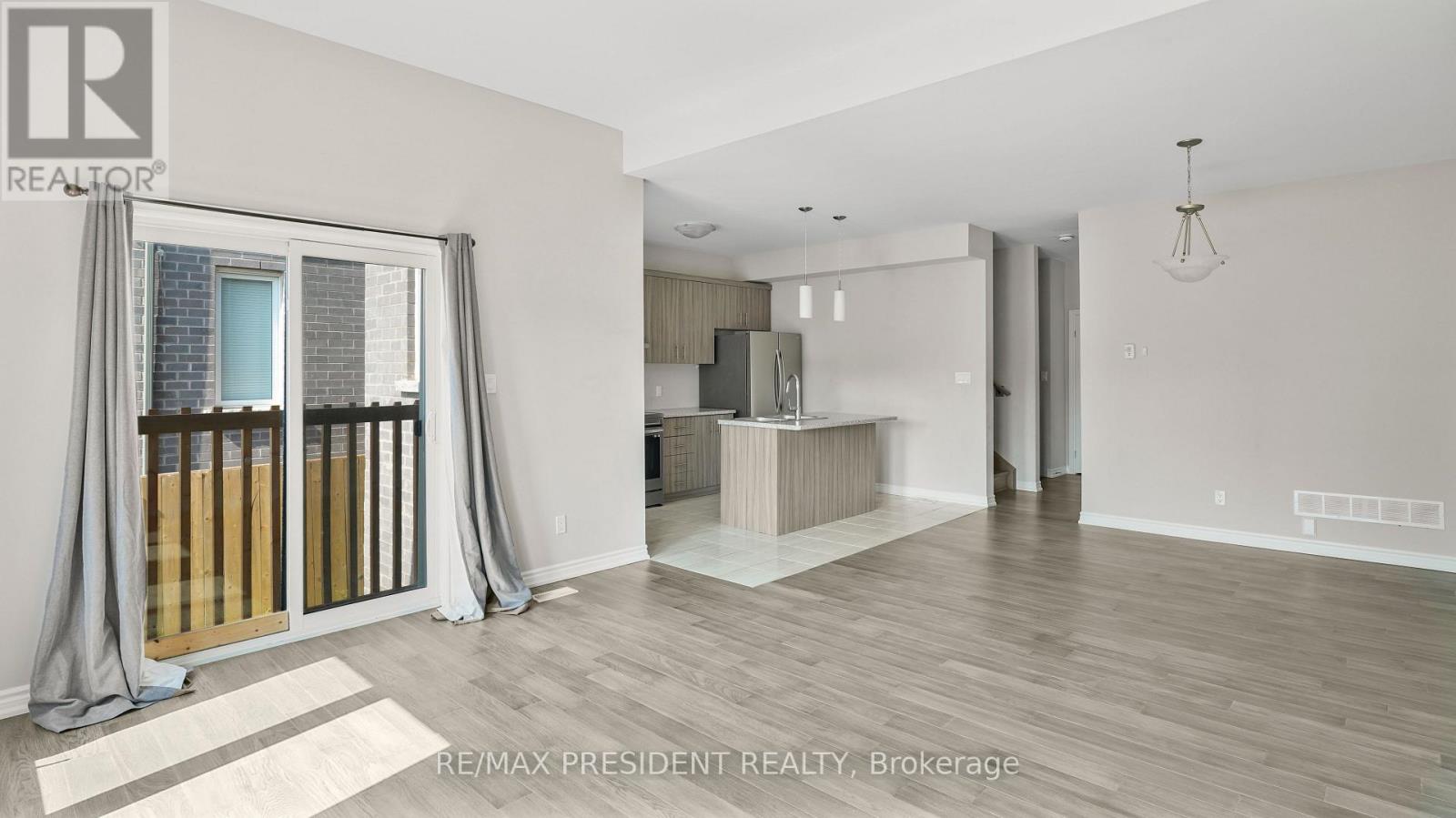 28 Mclaughlin Street, Welland, Ontario  L3B 0J8 - Photo 5 - X12558422