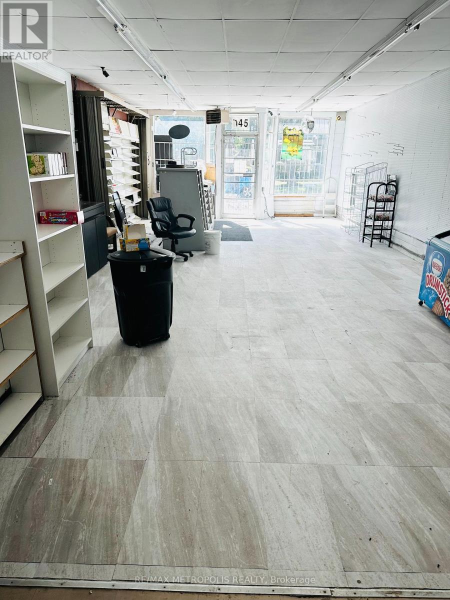 634 Chamberlain Street, Peterborough, Ontario  K9J 4M1 - Photo 2 - X12558492