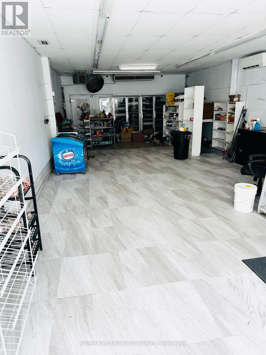 634 Chamberlain Street, Peterborough, Ontario  K9J 4M1 - Photo 4 - X12558492