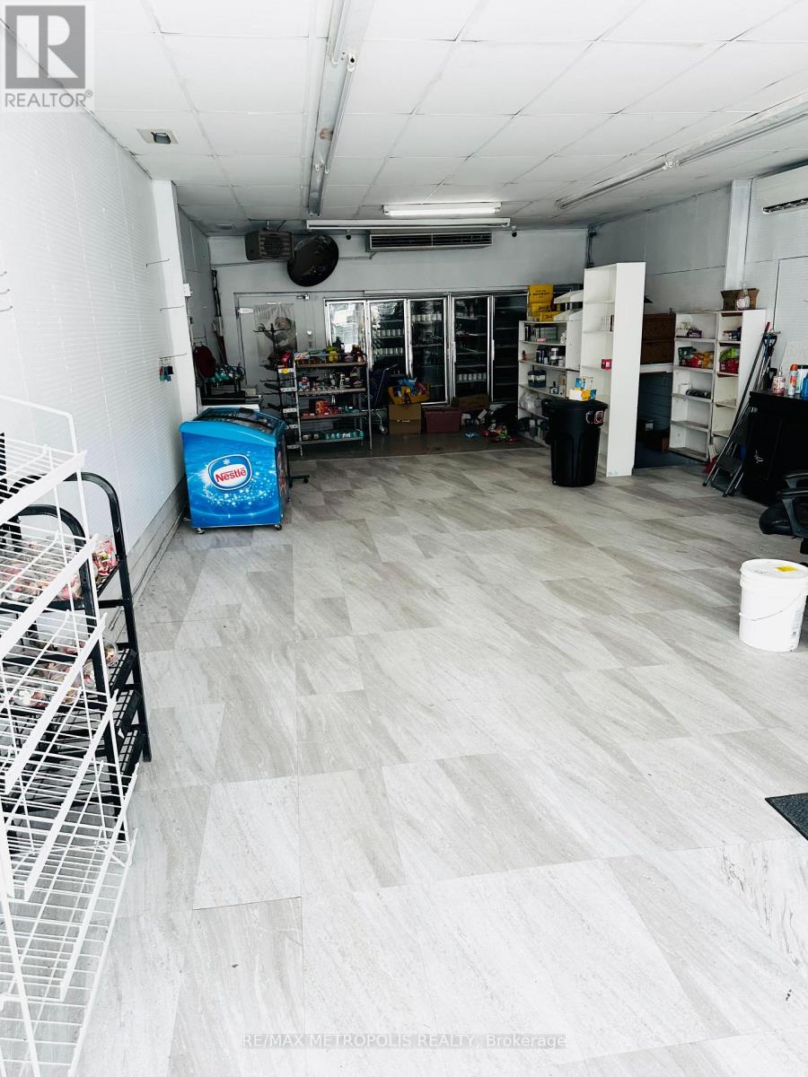 634 Chamberlain Street, Peterborough, Ontario  K9J 4M1 - Photo 5 - X12558492