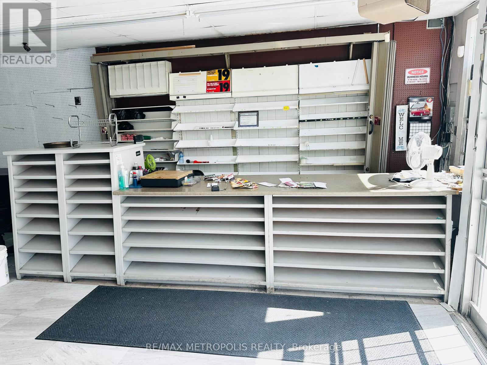 634 Chamberlain Street, Peterborough, Ontario  K9J 4M1 - Photo 6 - X12558492