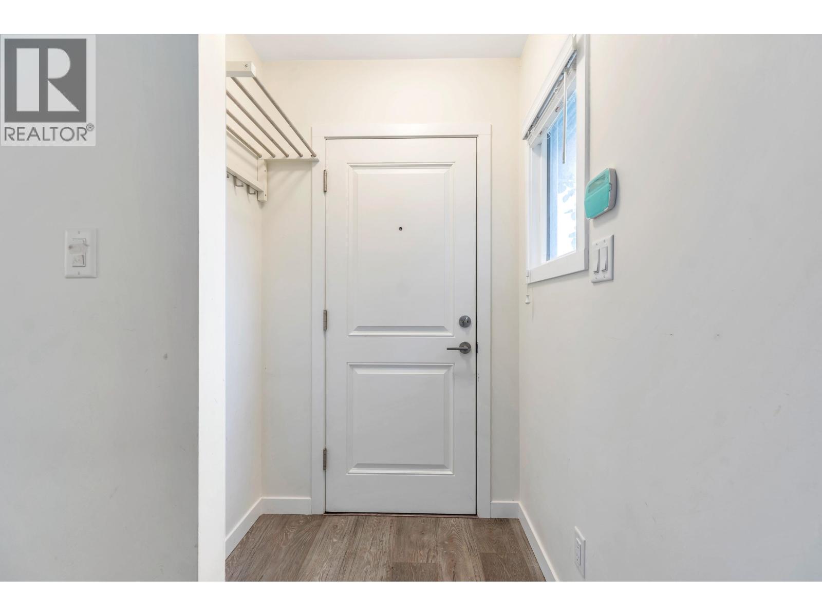 2052 E 41st Avenue, Vancouver, British Columbia  V5P 1L4 - Photo 4 - R3068510