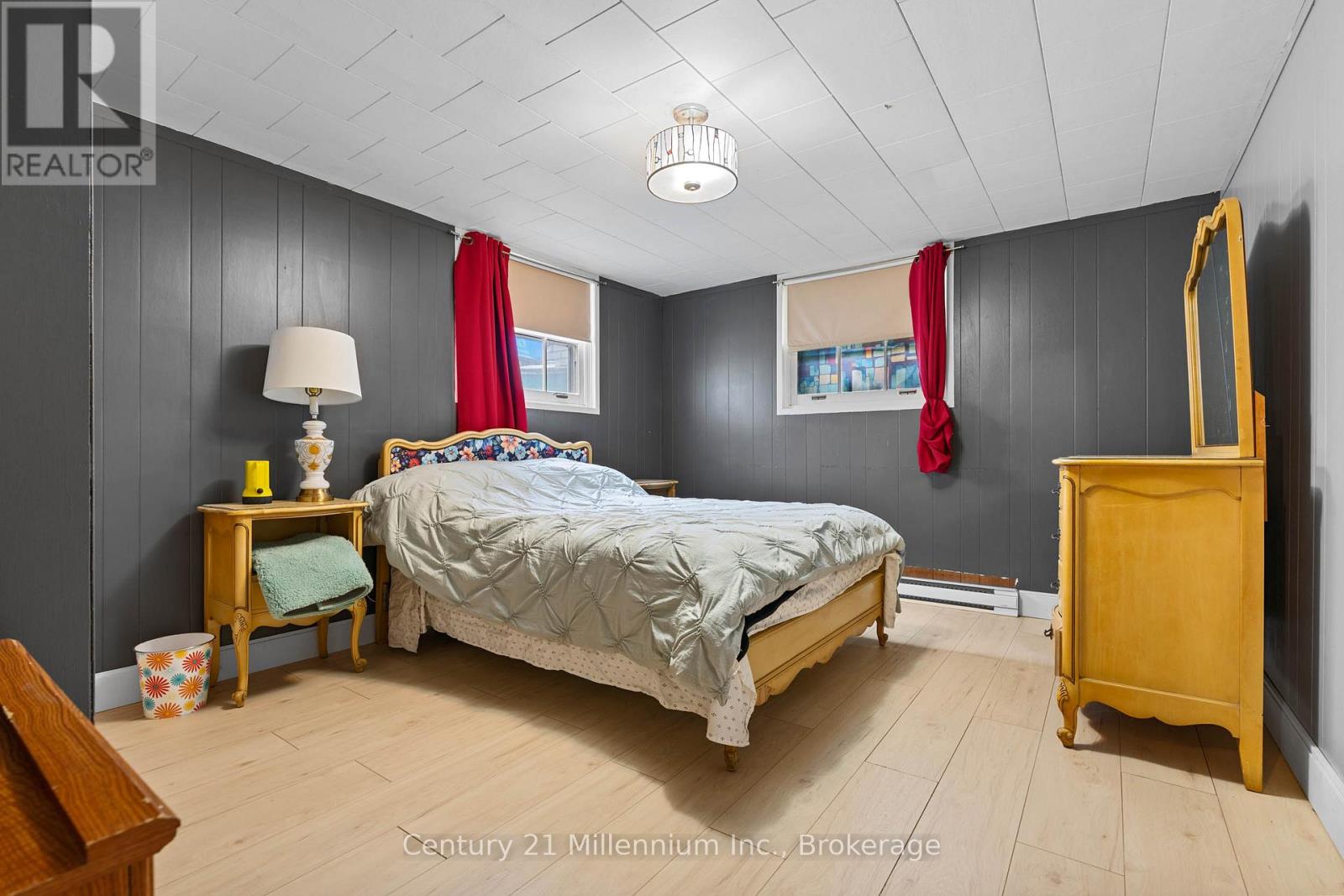 698 Gustavus Street, Saugeen Shores, Ontario N0H 2C0 - Photo 36 - X12558634