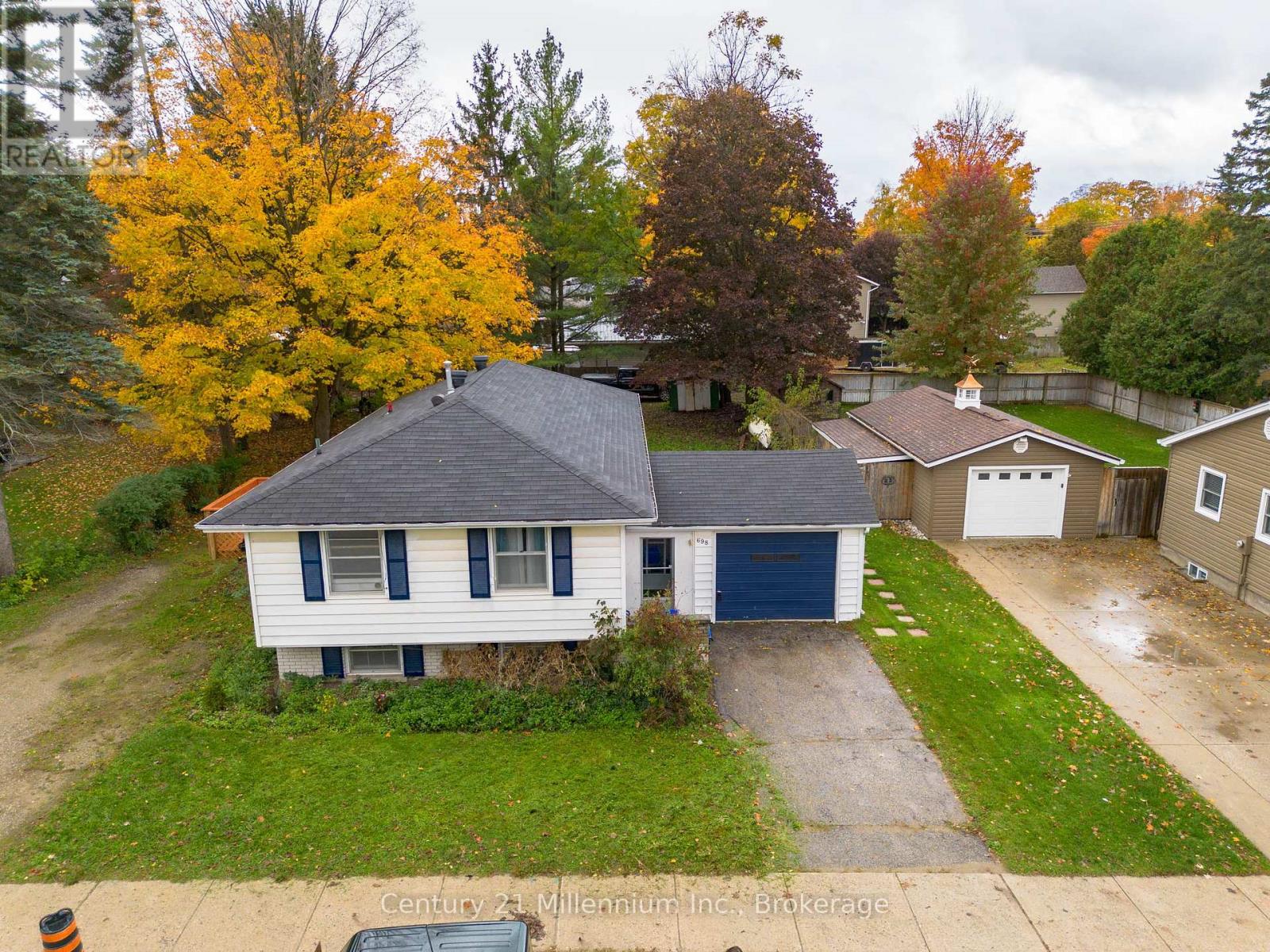 698 Gustavus Street, Saugeen Shores, Ontario N0H 2C0 - Photo 4 - X12558634