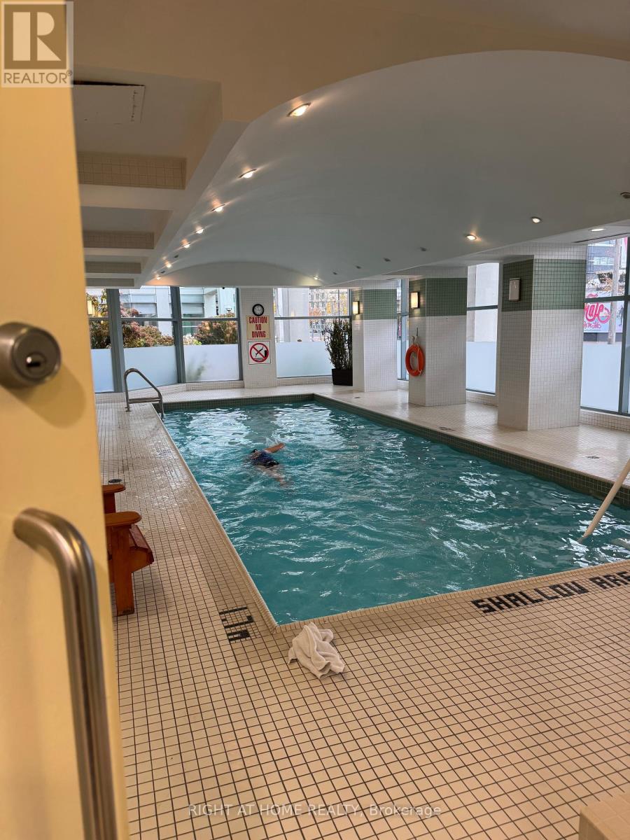 1002 - 228 Queens  Quay W, Toronto, Ontario  M5J 2X1 - Photo 20 - C12531506