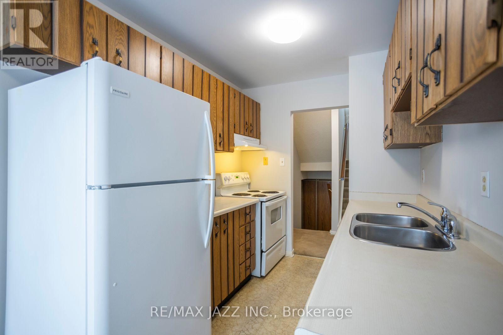 77 Caronia Square, Toronto, Ontario M1B 2Z9 - Photo 10 - E12553924