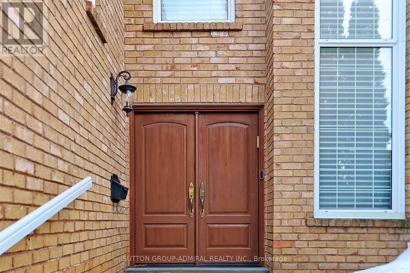 45 Pinewood Drive, Vaughan, Ontario L4J 5N8 - Photo 5 - N12554860