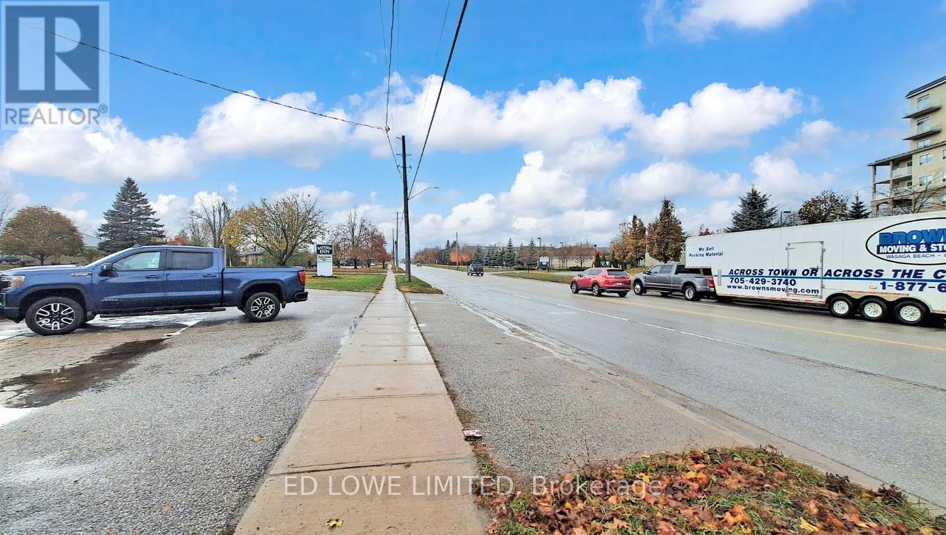 345 Atherley Road, Orillia, Ontario  L3V 1N9 - Photo 4 - S12370737