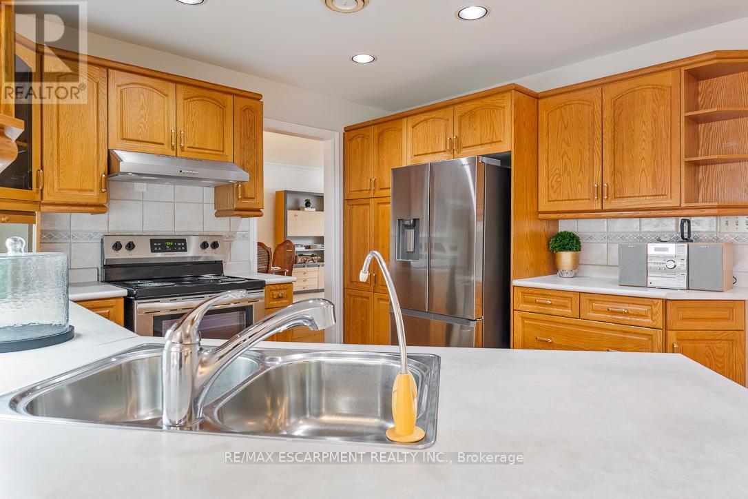 65 Harborn Road, Mississauga, Ontario  L5B 1A5 - Photo 12 - W12558164