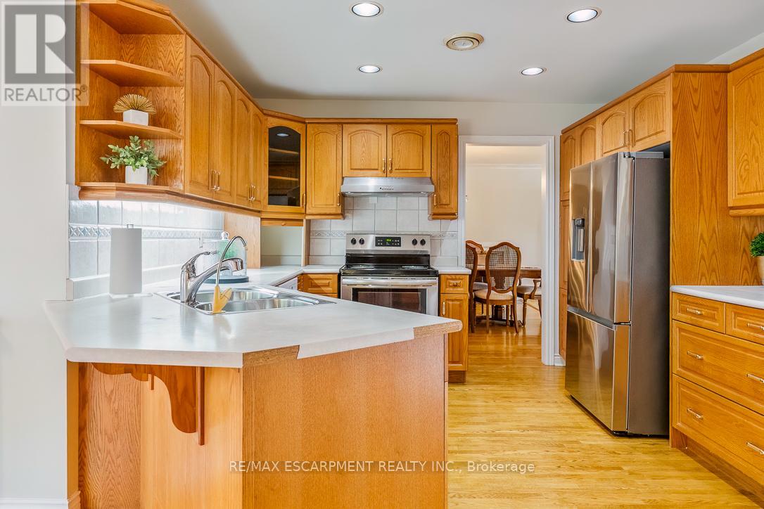 65 Harborn Road, Mississauga, Ontario  L5B 1A5 - Photo 11 - W12558164