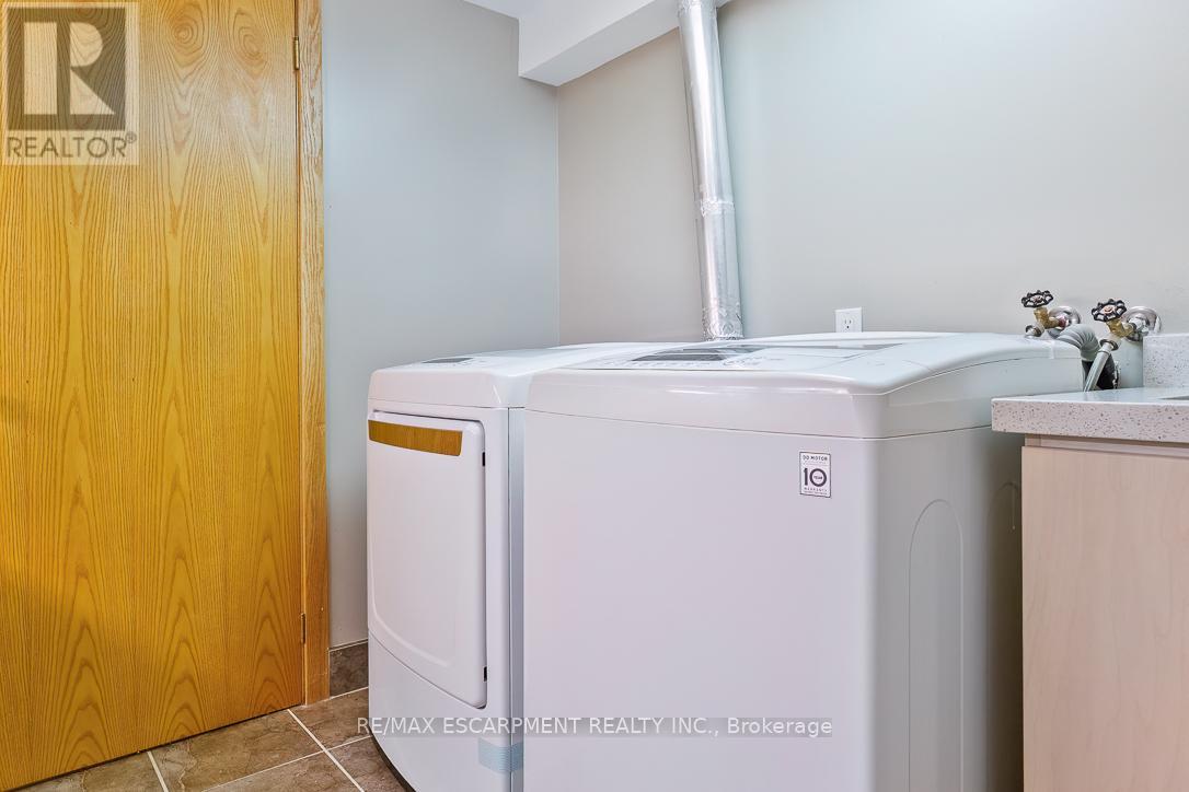 65 Harborn Road, Mississauga, Ontario  L5B 1A5 - Photo 42 - W12558164