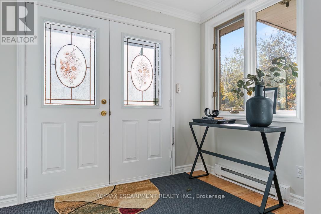 65 Harborn Road, Mississauga, Ontario  L5B 1A5 - Photo 5 - W12558164