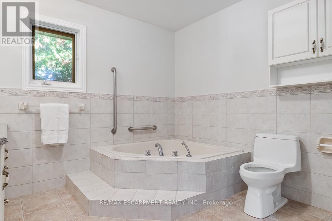 65 Harborn Road, Mississauga, Ontario  L5B 1A5 - Photo 20 - W12558164