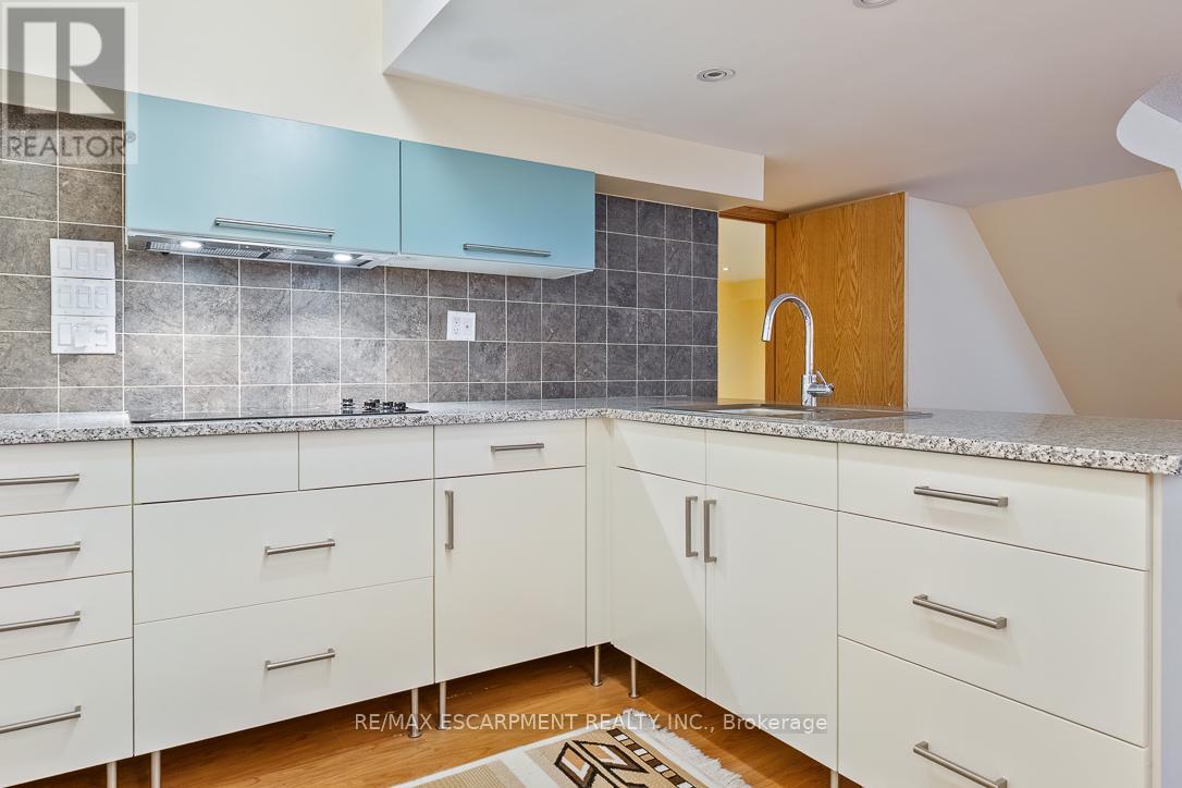 65 Harborn Road, Mississauga, Ontario  L5B 1A5 - Photo 36 - W12558164