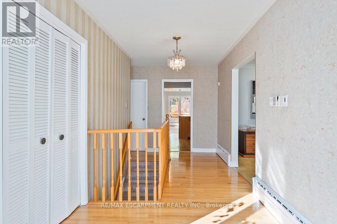 65 Harborn Road, Mississauga, Ontario  L5B 1A5 - Photo 6 - W12558164