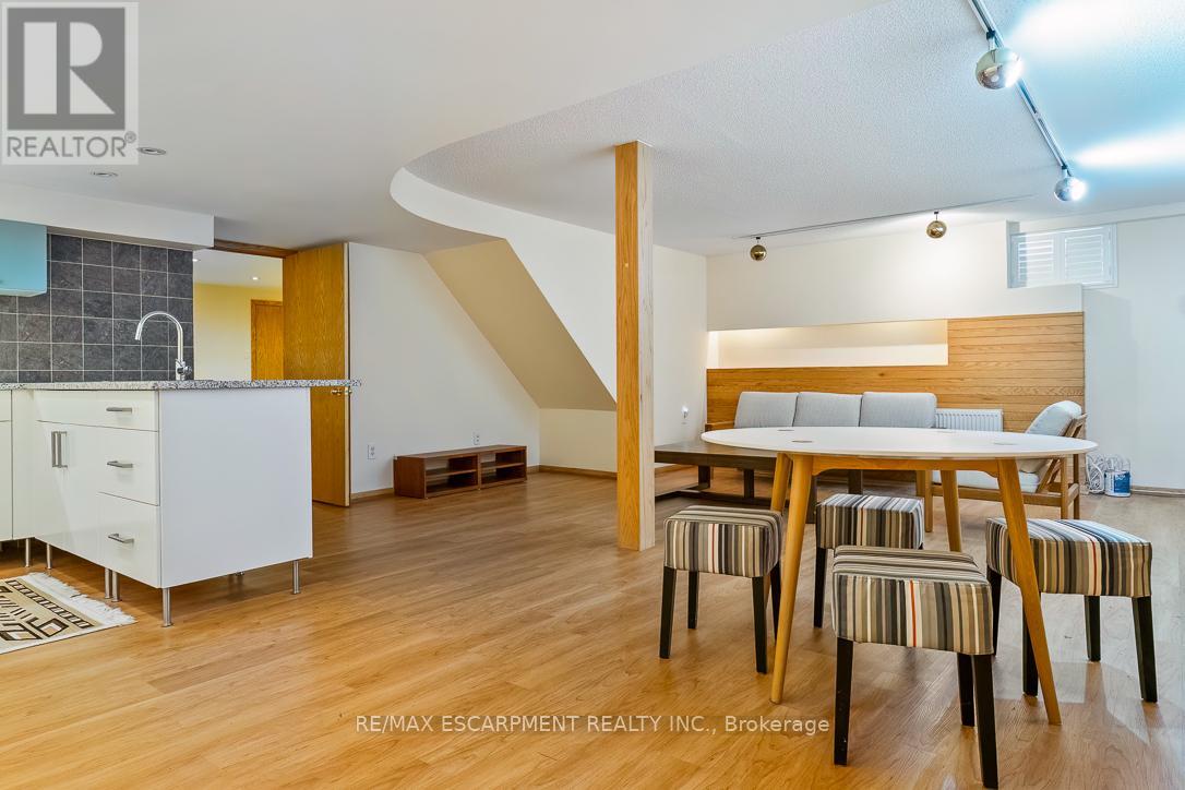 65 Harborn Road, Mississauga, Ontario  L5B 1A5 - Photo 37 - W12558164