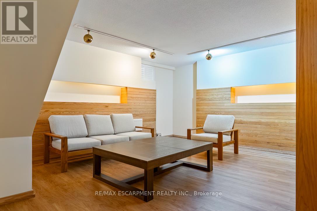 65 Harborn Road, Mississauga, Ontario  L5B 1A5 - Photo 38 - W12558164