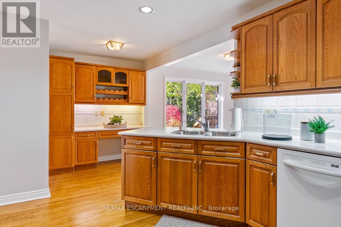 65 Harborn Road, Mississauga, Ontario  L5B 1A5 - Photo 14 - W12558164