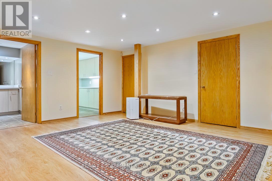 65 Harborn Road, Mississauga, Ontario  L5B 1A5 - Photo 34 - W12558164