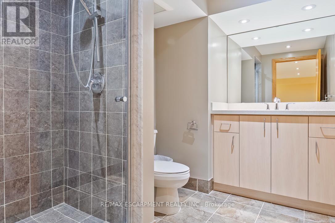 65 Harborn Road, Mississauga, Ontario  L5B 1A5 - Photo 41 - W12558164