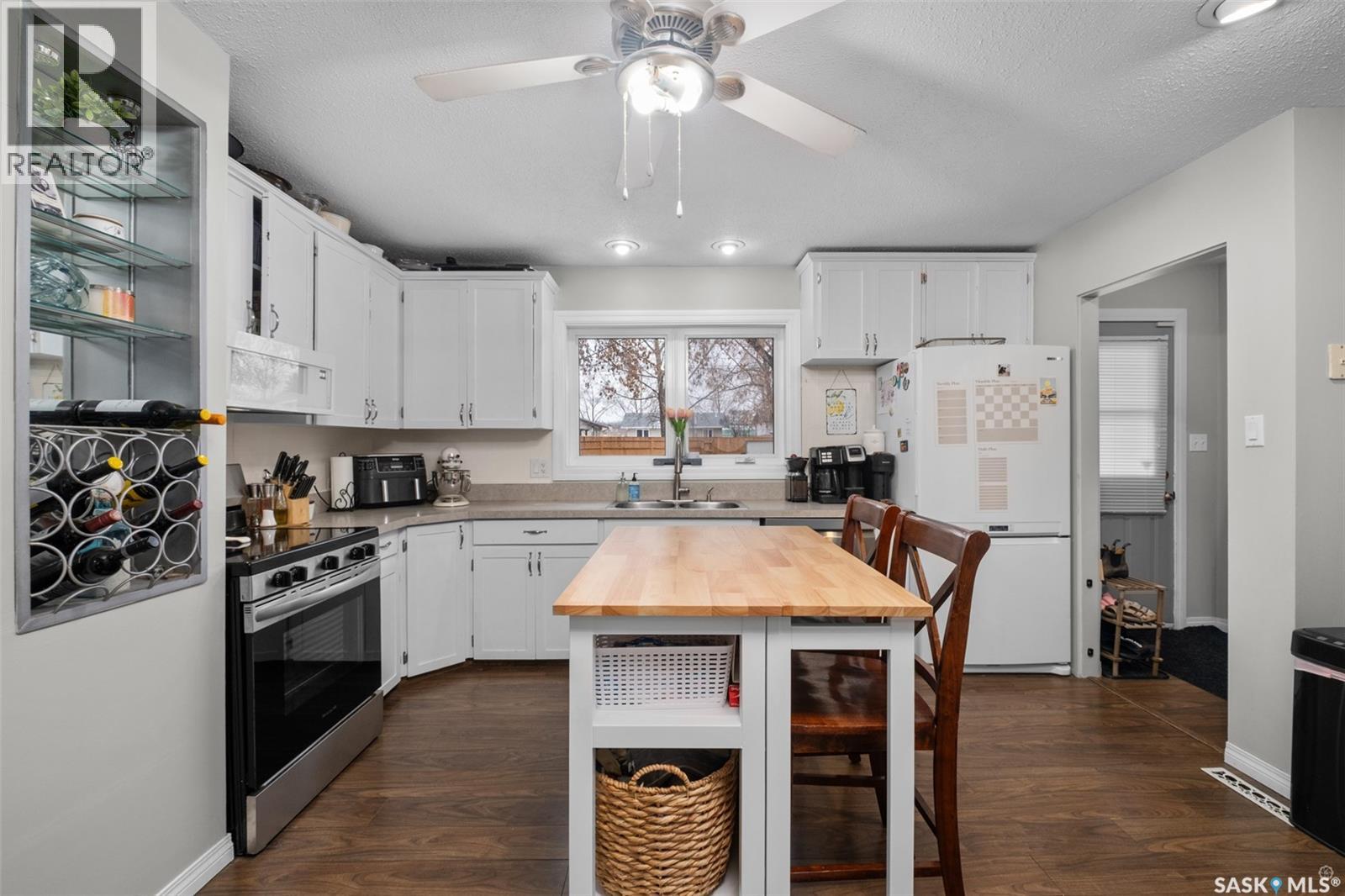 Property at 1459 6th STREET E image 2