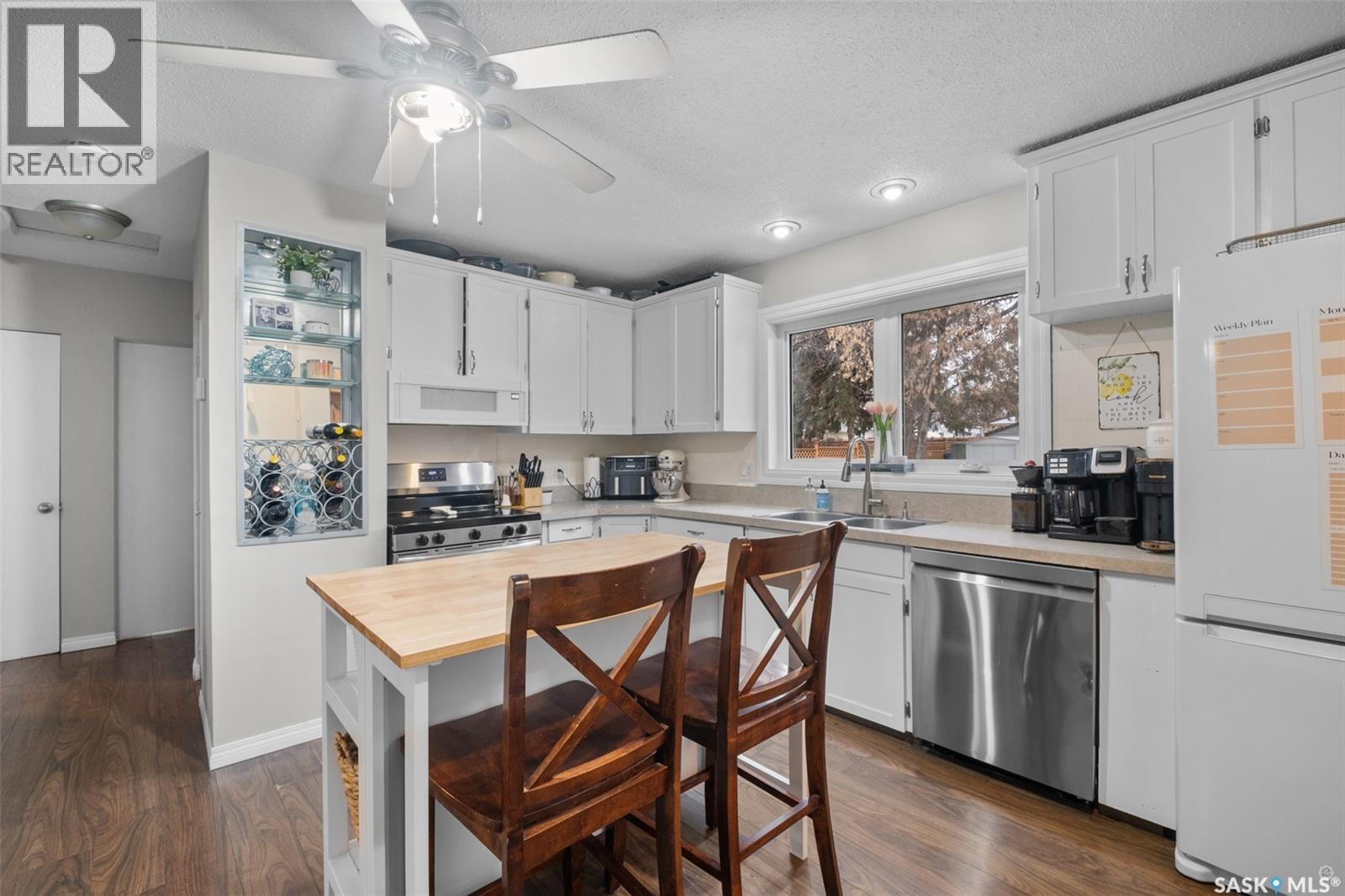 Property at 1459 6th STREET E image 3