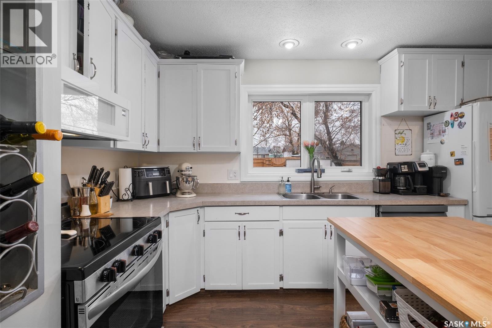 Property at 1459 6th STREET E image 4