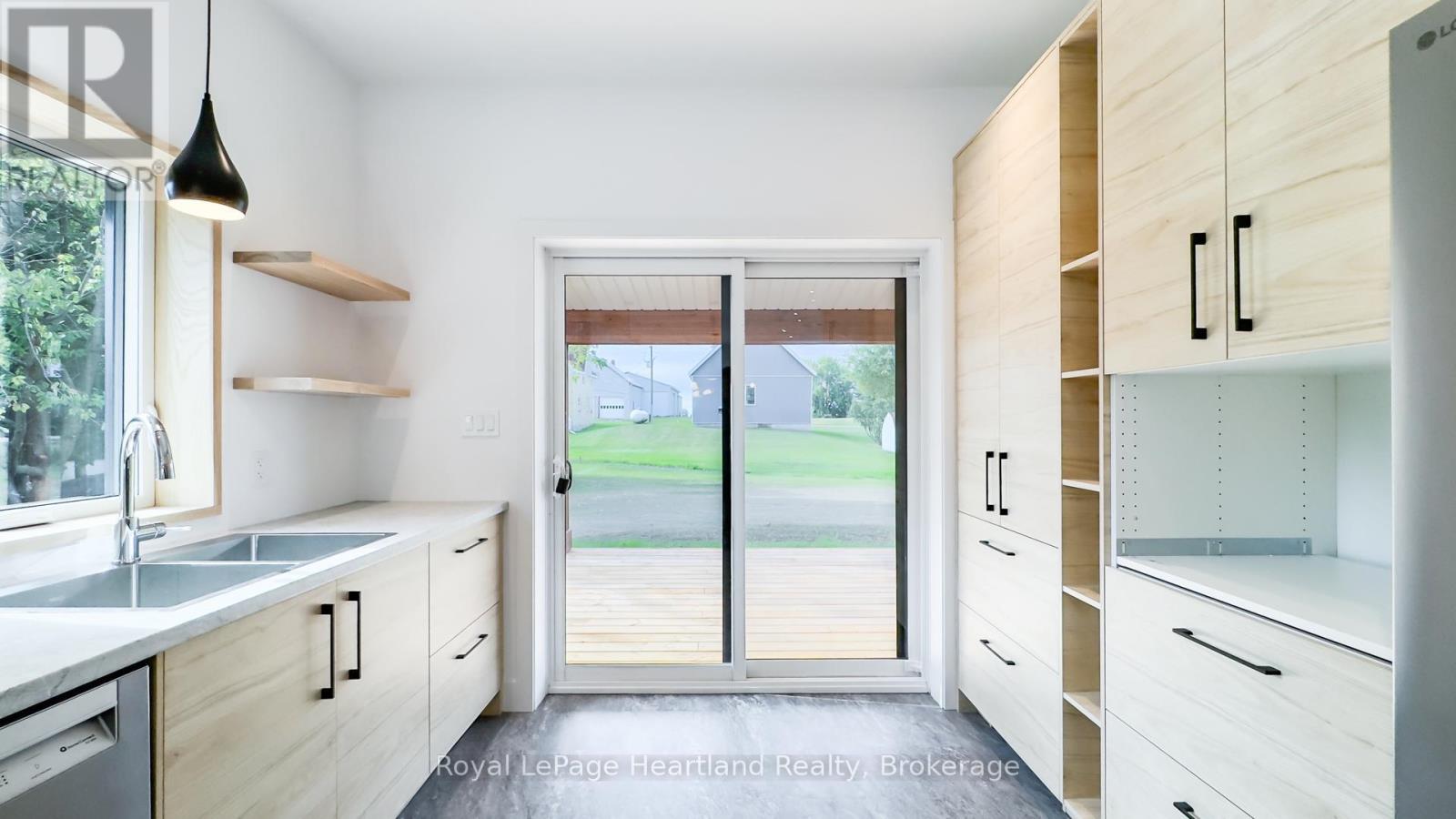 89 Isobel Street, Ashfield-Colborne-Wawanosh, Ontario N0M 1R0 - Photo 12 - X12332511