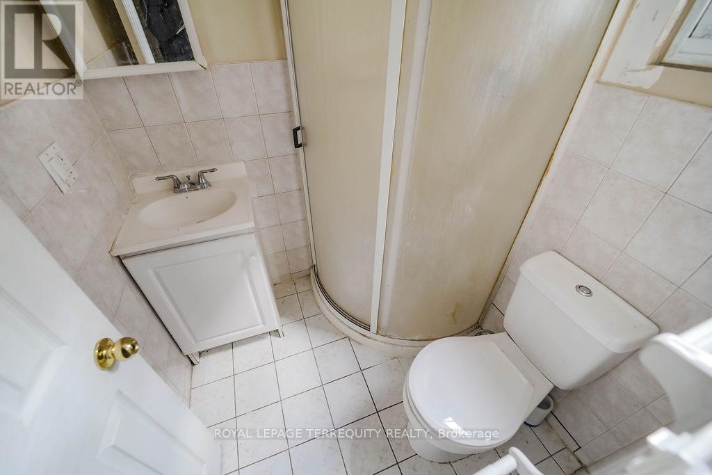 243 Montrose Avenue, Toronto, Ontario  M6G 3G6 - Photo 15 - C12317775