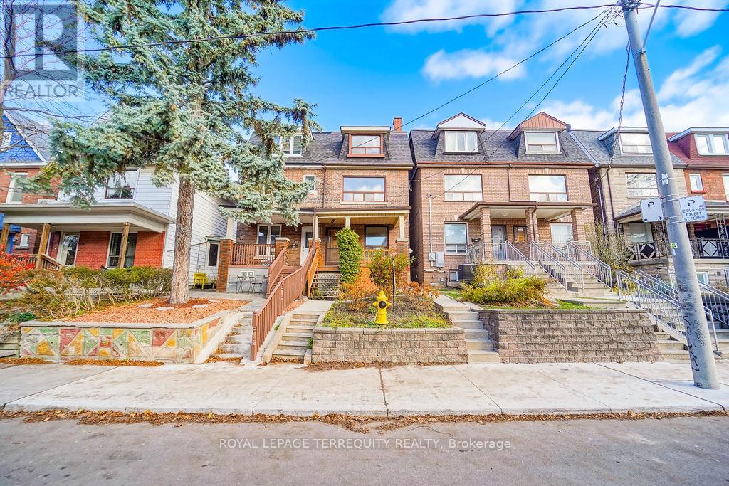 243 Montrose Avenue, Toronto, Ontario  M6G 3G6 - Photo 3 - C12317775