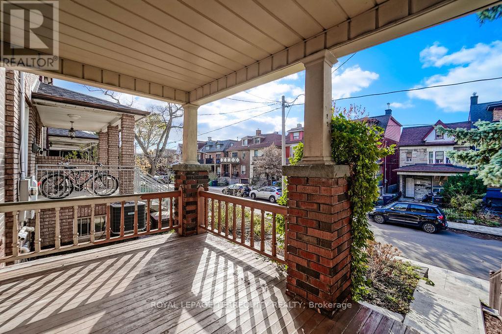 243 Montrose Avenue, Toronto, Ontario  M6G 3G6 - Photo 6 - C12317775