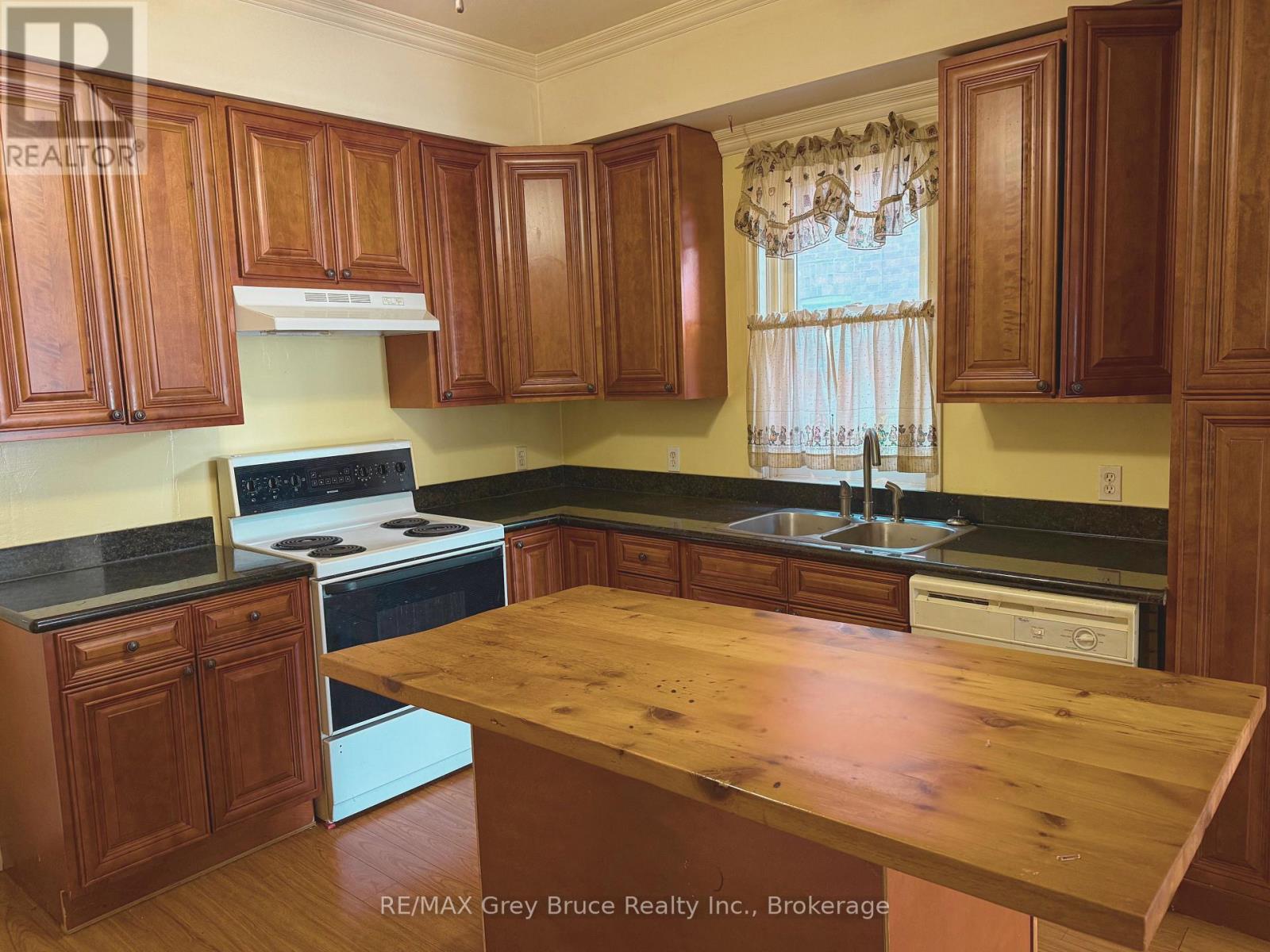 785 4th Avenue E, Owen Sound, Ontario  N4K 2N5 - Photo 6 - X12558724