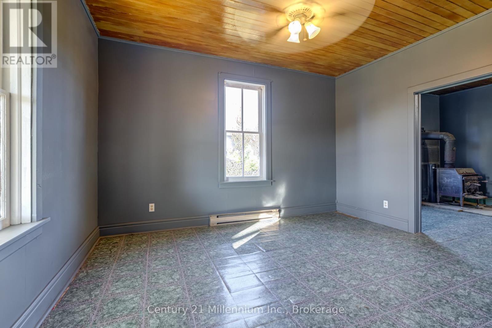 2547 Bruce 9 Road, Northern Bruce Peninsula, Ontario  N0H 1W0 - Photo 12 - X12558814